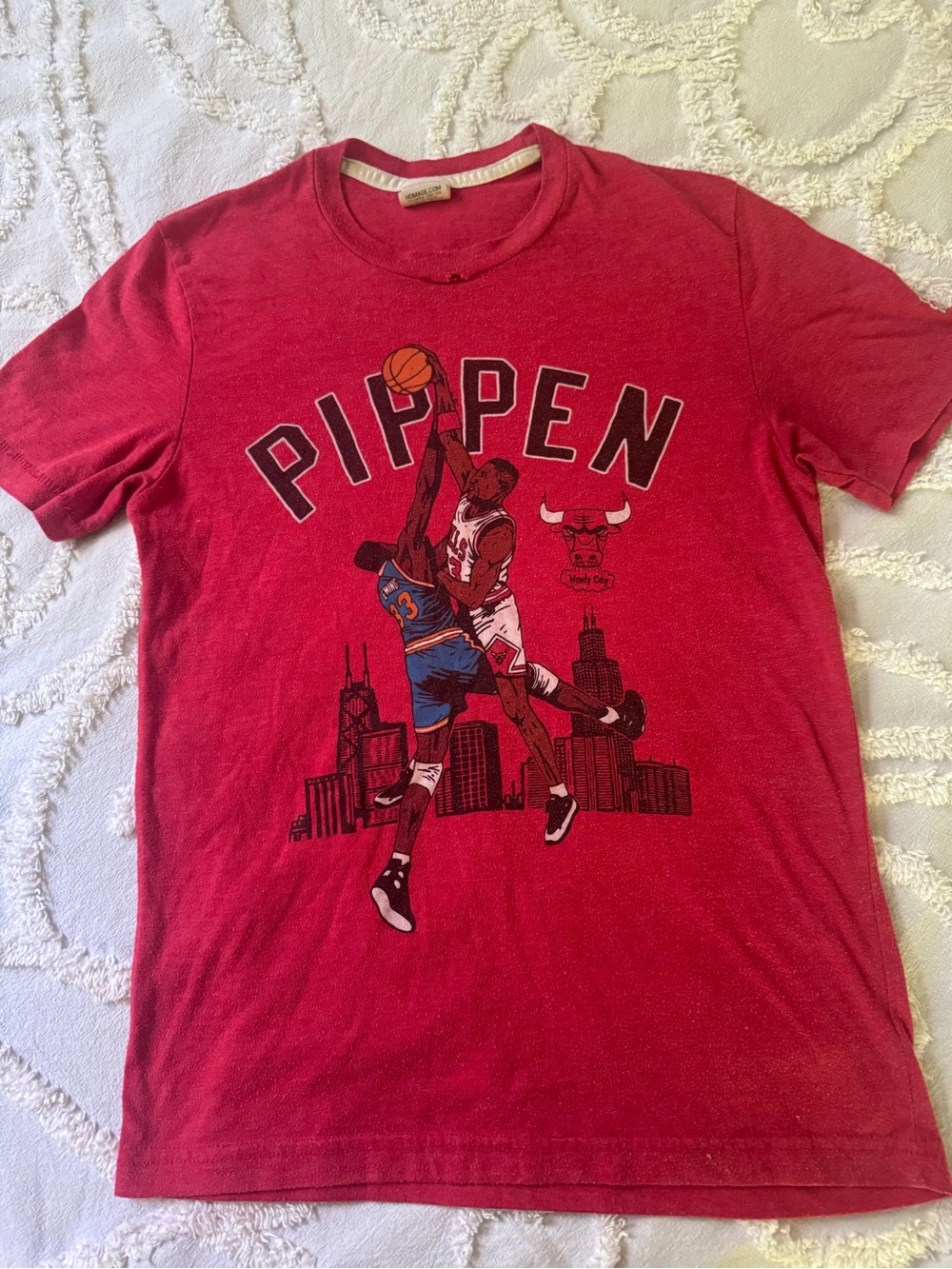 Bulls Pippen In The Face Red Graphic Men’s T-Shirt (fits like women M)